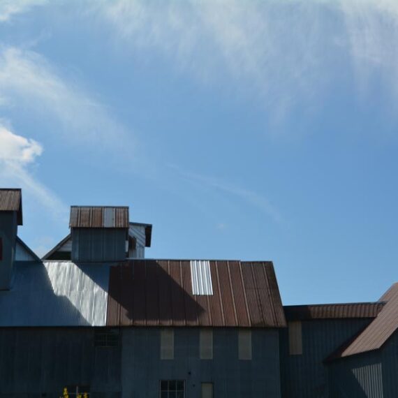 Architectural Salvage Building, Aurora, Oregon