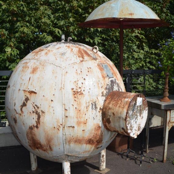 Architectural Salvage Building, Aurora, Oregon